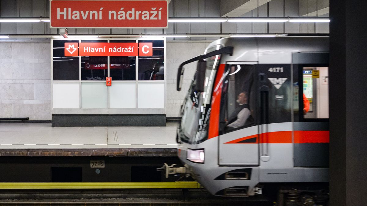 Cestující na lince metra C čeká kvůli opravě stropní desky další výluka